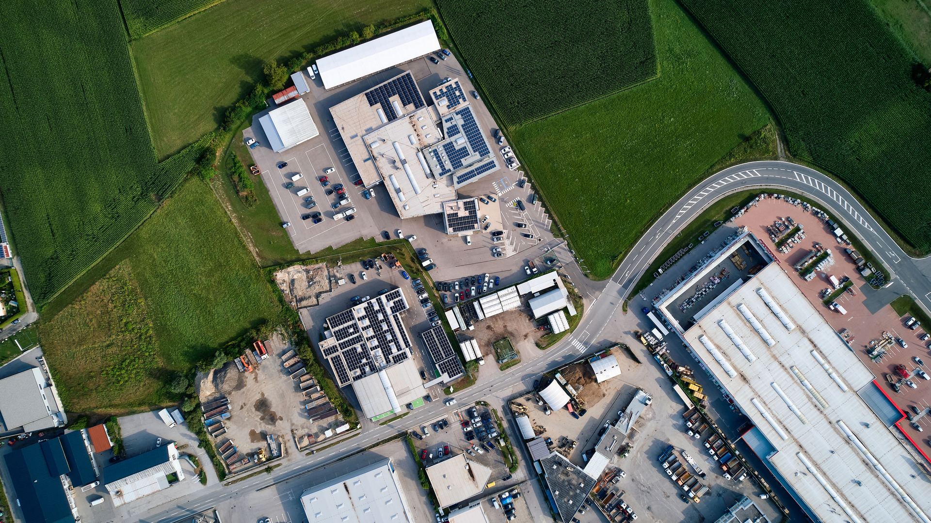 Luftbild des Firmengeländes von Motor Mayerhofer in Villach
